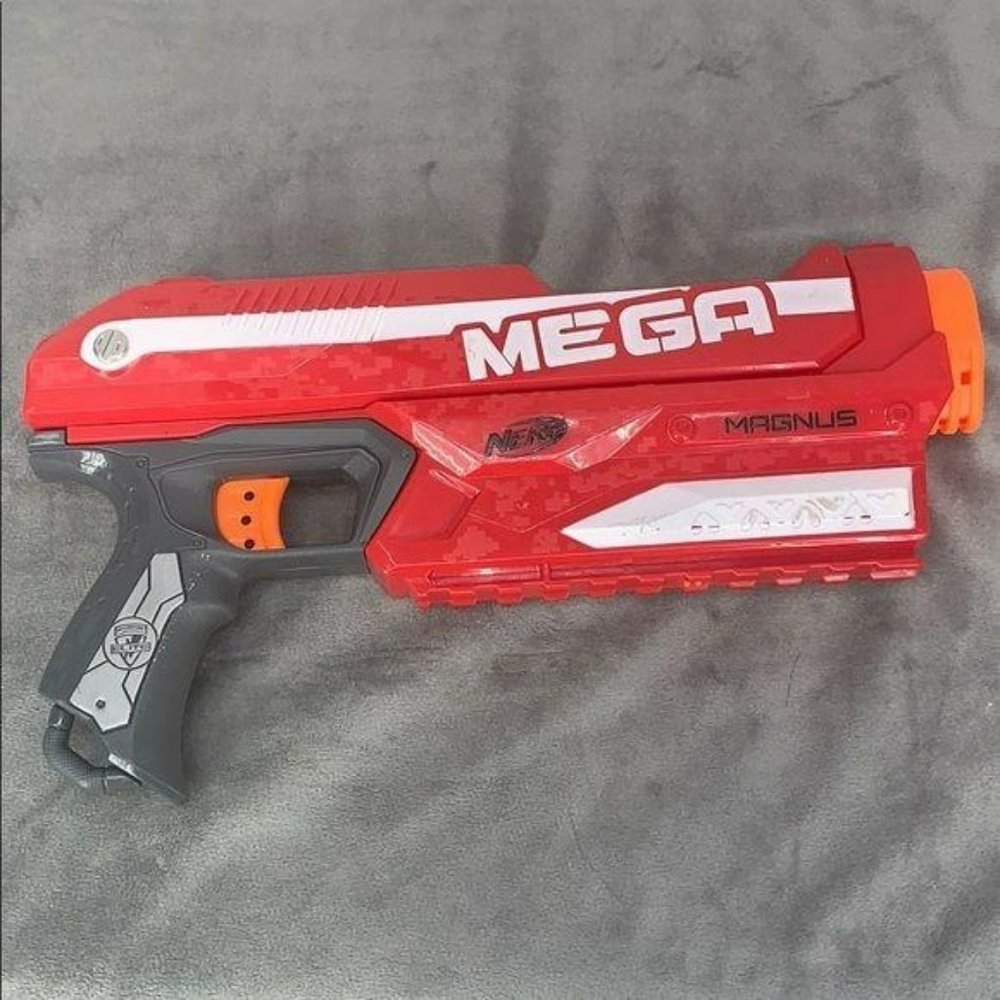 Hasbro Nerf Mega Magnus N Strike 2012 Dart gun